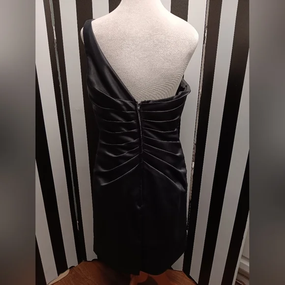 Gray One-Shoulder Dress - Picture 3 of 11